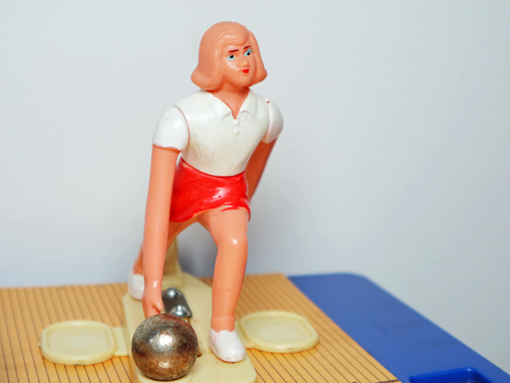 エキサイトボーリング 女性投球人形