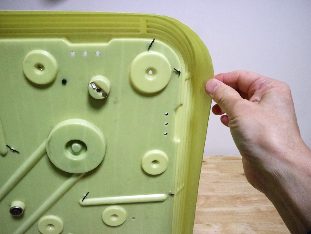 ゴールデンスター野球盤の筐体に使われれるペラッペラの素材