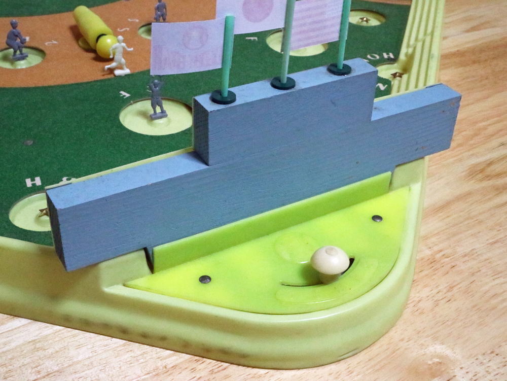 ゴールデンスター野球盤 バックスクリーン裏の返球