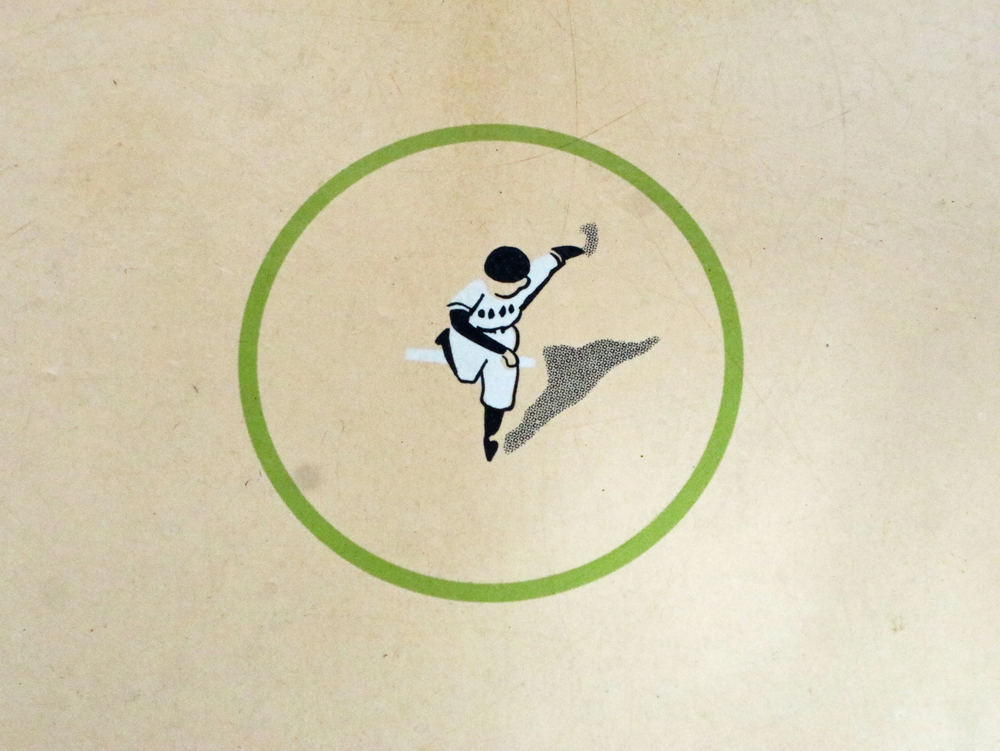 ベースボールゲーム 盤面にたった一人だけの投手イラスト